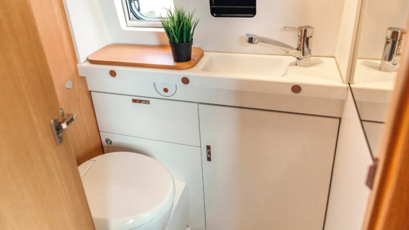 Van Toilet 800x450 